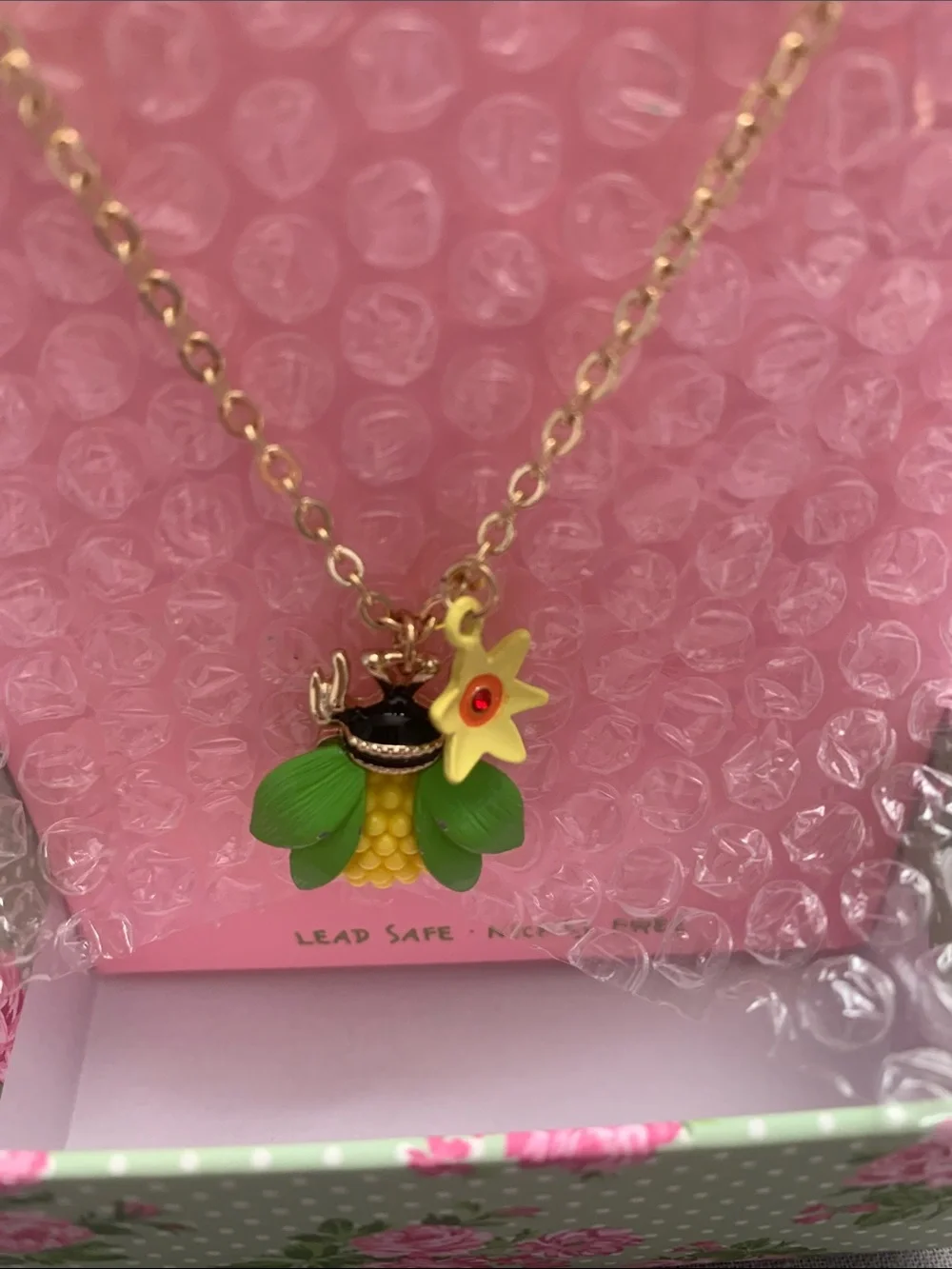 🆕- Betsey Johnson Gold Plated Bee Flower Pendant Necklace
